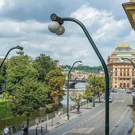 Riverside With A Balcony Apartamento